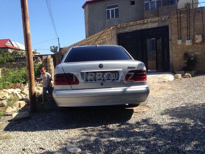 Mercedes E 220 2000, 15,600 km - 2.2 l - Sumqayıt
