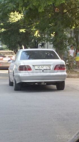 Mercedes E 220 2001, 286,457 km - 2.2 l - Bakı