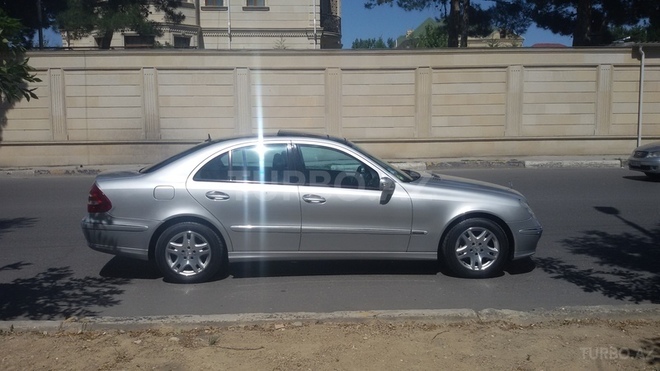 Mercedes E 270 2002, 182,000 km - 2.7 l - Bakı