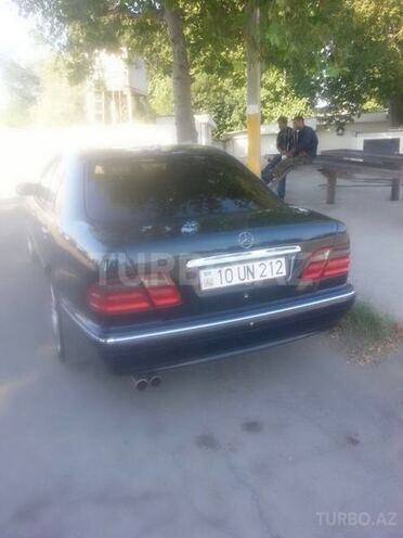 Mercedes E 280 2001, 160,000 km - 2.8 l - Mingəçevir