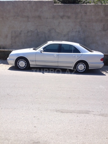 Mercedes E 240 2000, 239,000 km - 2.4 l - Bakı