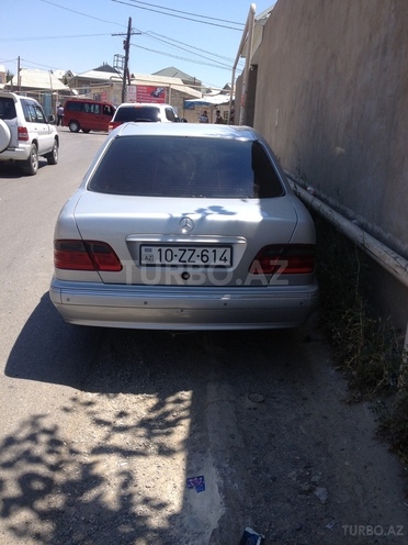 Mercedes E 240 2000, 239,000 km - 2.4 l - Bakı