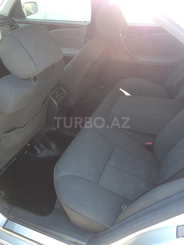 Mercedes E 240 2000, 239,000 km - 2.4 l - Bakı