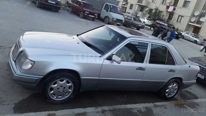 Mercedes E 200 1995, 326,800 km - 2.0 l - Bakı