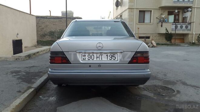 Mercedes E 200 1995, 326,800 km - 2.0 l - Bakı
