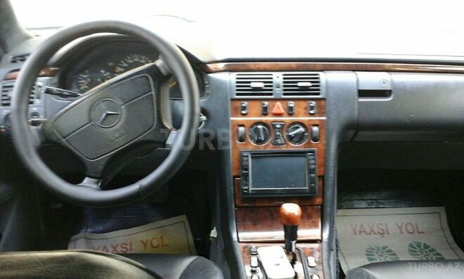 Mercedes E 240 1999, 237,000 km - 2.4 л - Sumqayıt