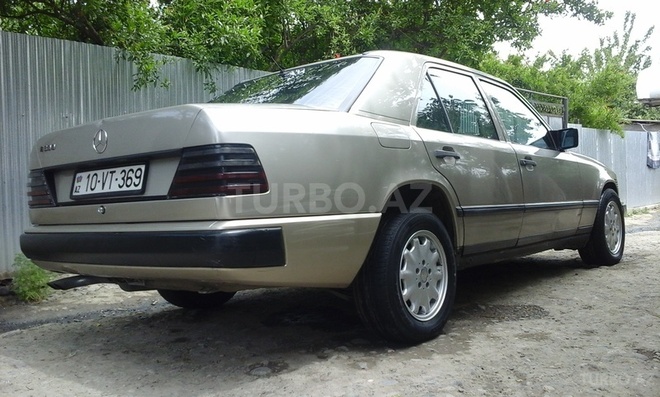 Mercedes E 300 1991, 1,500,000 km - 3.0 l - Füzuli