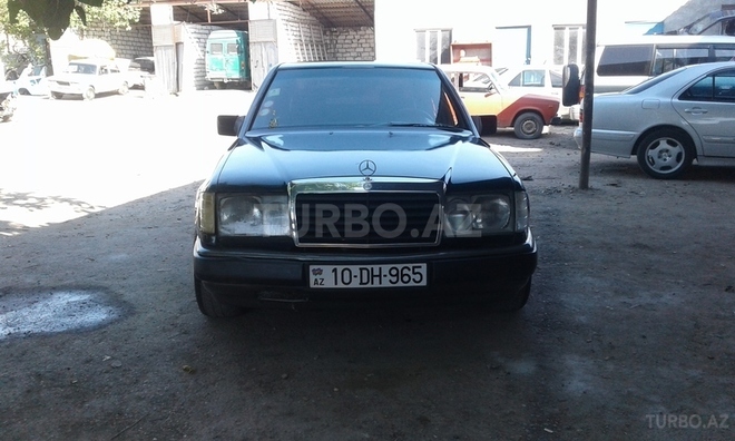 Mercedes E 250 1989, 220,000 km - 2.5 l - Qazax