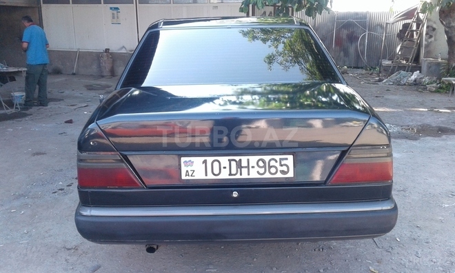 Mercedes E 250 1989, 220,000 km - 2.5 l - Qazax