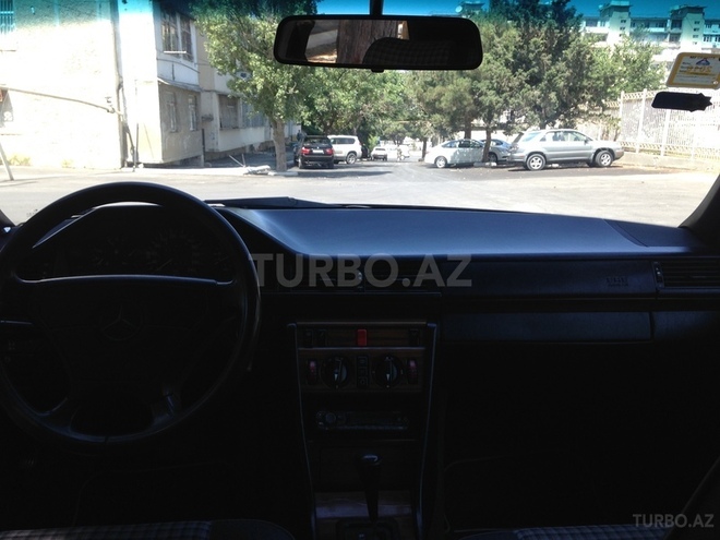 Mercedes E 220 1992, 354,300 km - 0.2 l - Bakı