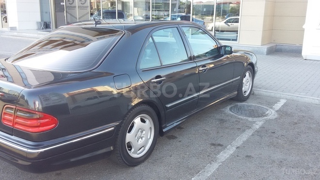 Mercedes E 240 2000, 190,000 km - 2.4 l - Bakı