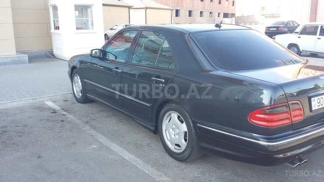Mercedes E 240 2000, 190,000 km - 2.4 l - Bakı