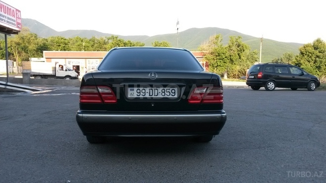 Mercedes E 240 1999, 213,000 km - 2.4 l - Şəki
