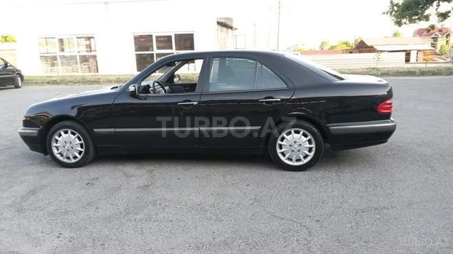 Mercedes E 240 1999, 213,000 km - 2.4 l - Şəki