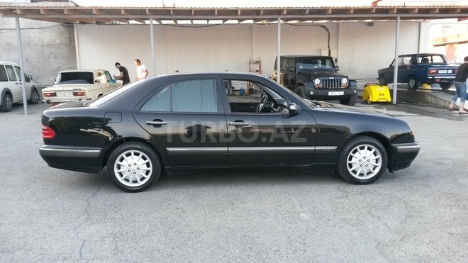 Mercedes E 240 1999, 213,000 km - 2.4 l - Şəki