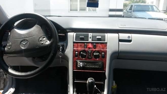 Mercedes E 220 2001, 247,356 km - 2.2 l - Tərtər