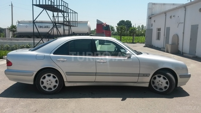 Mercedes E 220 2001, 247,356 km - 2.2 l - Tərtər