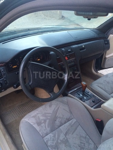 Mercedes E 230 1996, 330,000 km - 2.3 l - Bakı