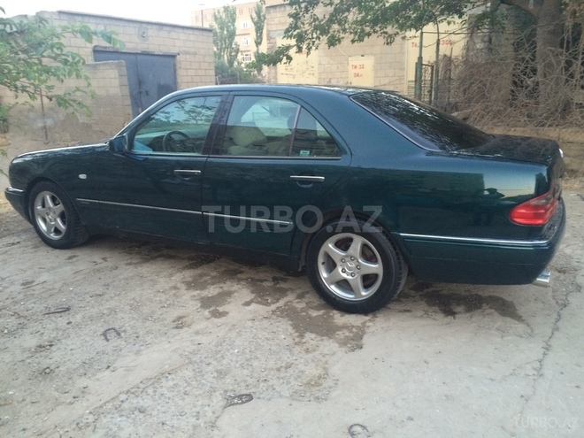Mercedes E 230 1996, 330,000 km - 2.3 l - Bakı