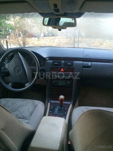 Mercedes E 230 1996, 330,000 km - 2.3 l - Bakı