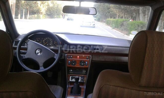 Mercedes E 230 1992, 250,000 km - 2.3 l - Sumqayıt