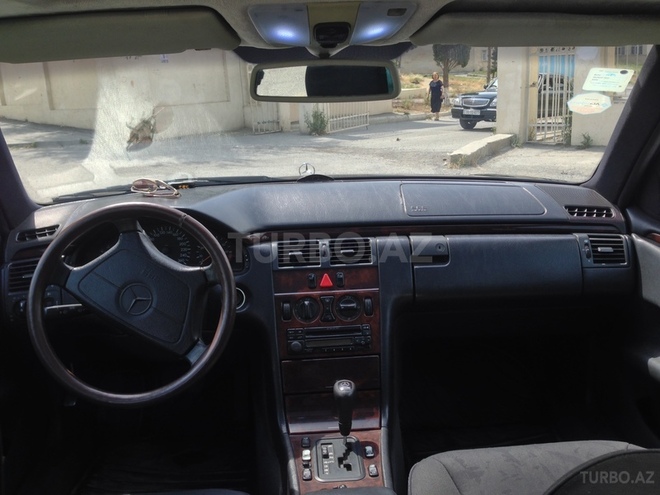 Mercedes E 280 1997, 219,000 km - 2.8 l - Bakı