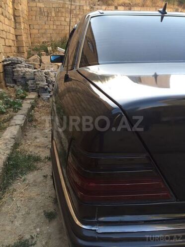Mercedes E 220 1994, 323,000 km - 2.2 l - Bakı