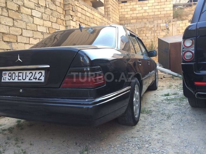 Mercedes E 220 1994, 323,000 km - 2.2 l - Bakı