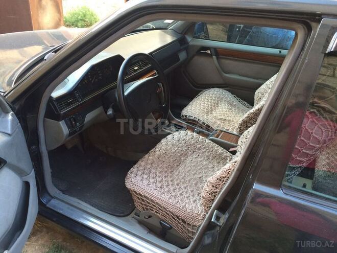 Mercedes E 220 1994, 323,000 km - 2.2 l - Bakı