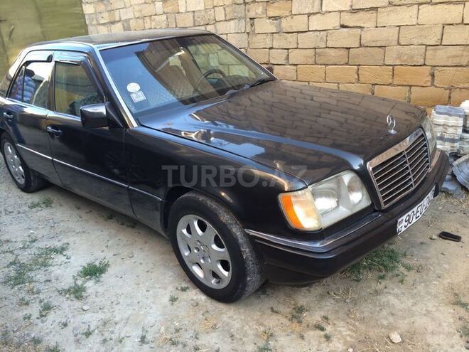 Mercedes E 220 1994, 323,000 km - 2.2 l - Bakı