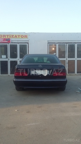 Mercedes E 270 2000, 245,321 km - 0.3 l - Bakı