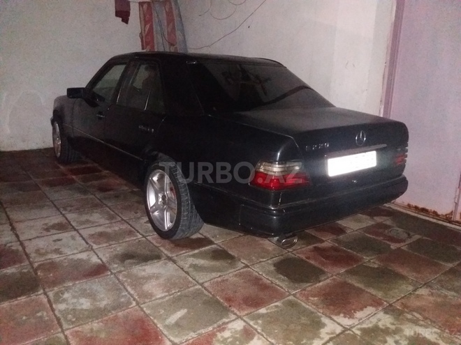 Mercedes E 200 1993, 398,000 km - 0.2 l - Bakı