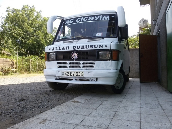 Mercedes 208 D 1990, 5,000,000 km - 2.3 l - Lənkəran