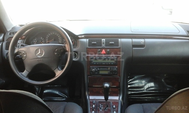 Mercedes E 220 1999, 260,000 km - 2.2 l - Bakı