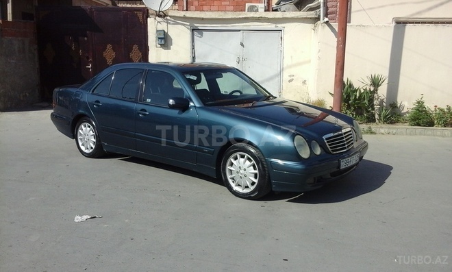 Mercedes E 220 1999, 260,000 km - 2.2 l - Bakı