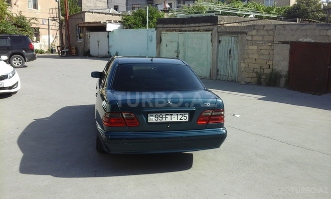 Mercedes E 220 1999, 260,000 km - 2.2 l - Bakı