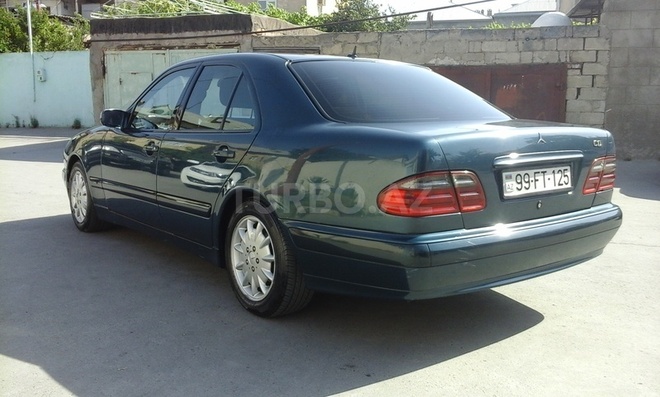 Mercedes E 220 1999, 260,000 km - 2.2 l - Bakı