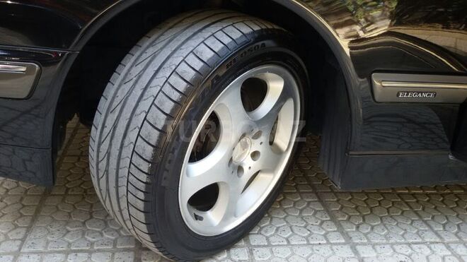 Mercedes E 240 2000, 171,000 km - 2.4 л - Sumqayıt