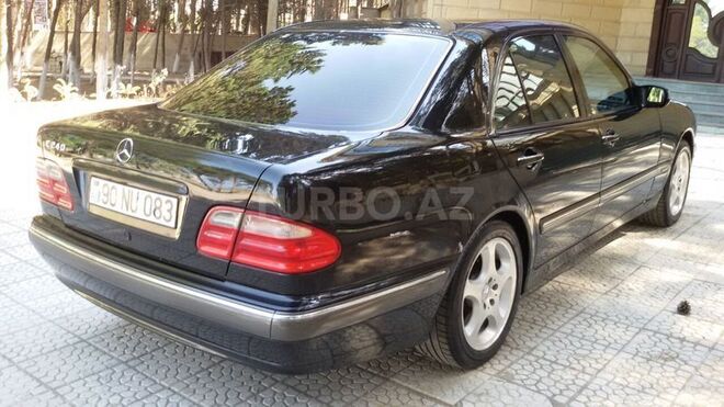Mercedes E 240 2000, 171,000 km - 2.4 л - Sumqayıt