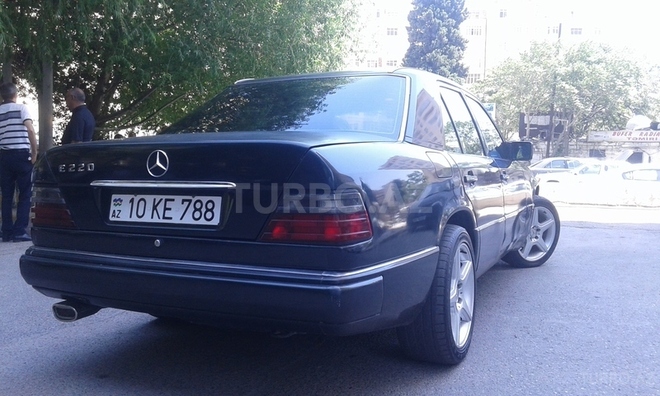 Mercedes E 200 1993, 250,000 km - 2.0 l - Bakı