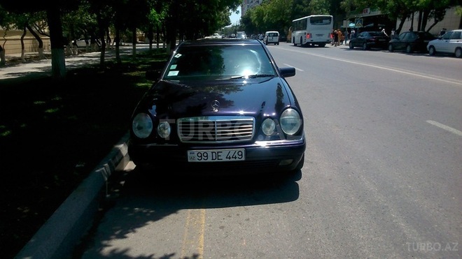 Mercedes E 220 1998, 215,000 km - 2.2 l - Sumqayıt