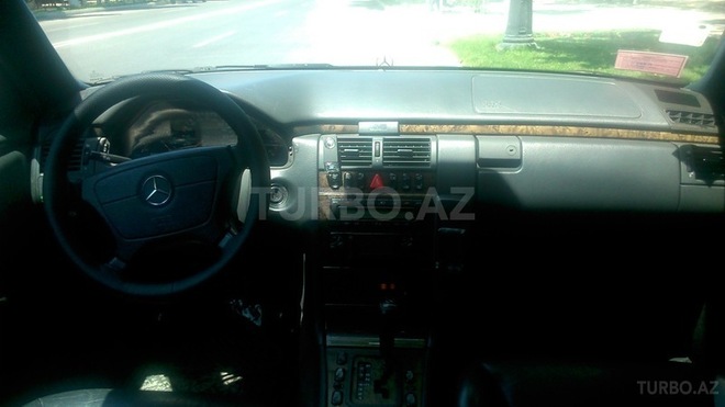 Mercedes E 220 1998, 215,000 km - 2.2 l - Sumqayıt