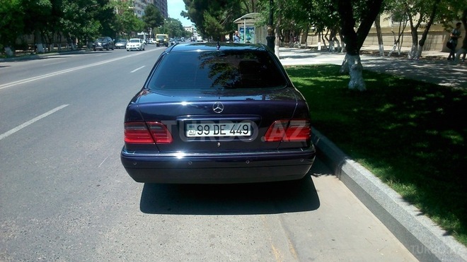Mercedes E 220 1998, 215,000 km - 2.2 l - Sumqayıt
