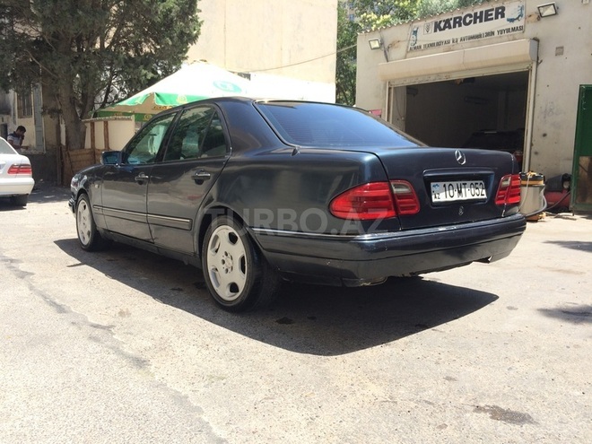 Mercedes E 200 1996, 215,000 km - 2.0 л - Bakı