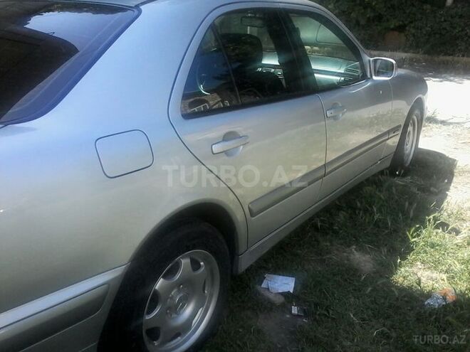 Mercedes E 220 2000, 228,532 km - 2.2 л - Bakı