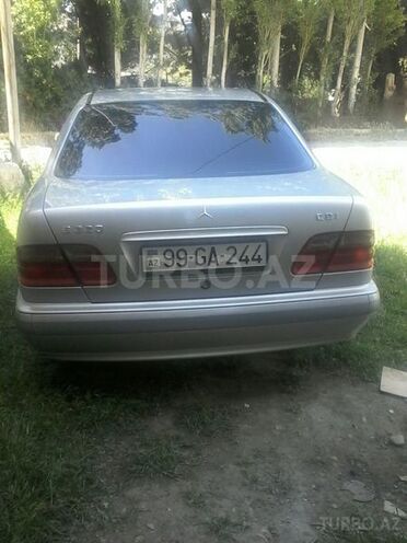 Mercedes E 220 2000, 228,532 km - 2.2 л - Bakı