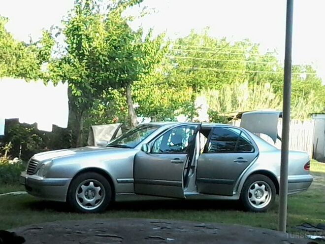 Mercedes E 220 2000, 228,532 km - 2.2 л - Bakı
