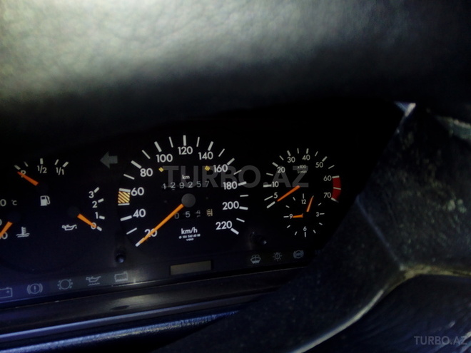 Mercedes E 230 1993, 129,567 km - 2.3 l - Bakı