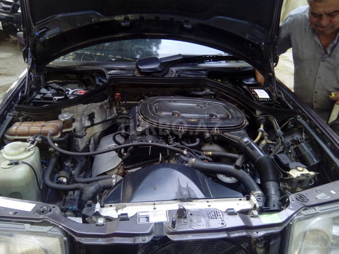 Mercedes E 230 1993, 129,567 km - 2.3 l - Bakı
