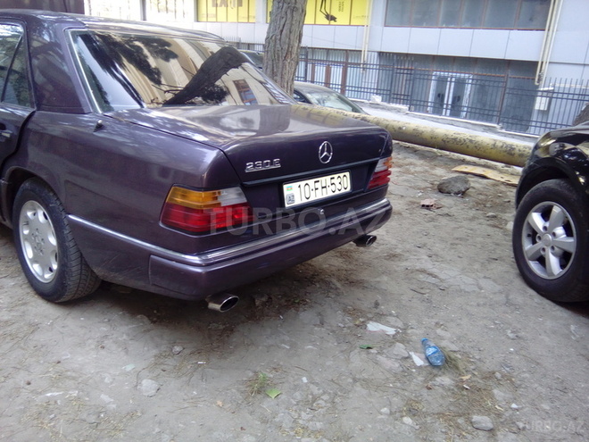 Mercedes E 230 1993, 129,567 km - 2.3 l - Bakı